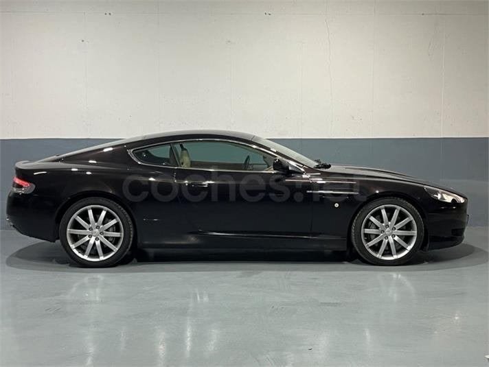 Aston Martin DB9 — perfil lateral