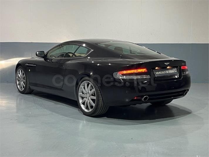 DB9 — tres cuartos trasero izquierdo